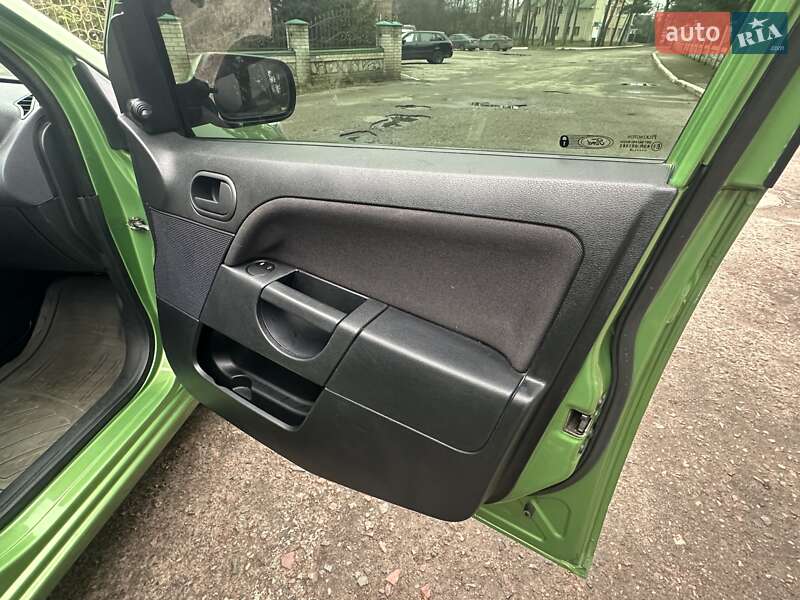 Хетчбек Ford Fiesta 2006 в Сумах