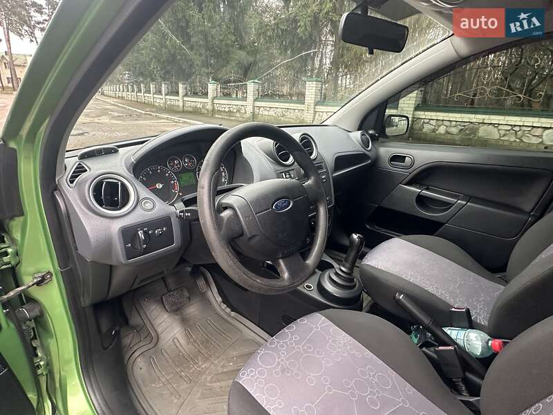 Хетчбек Ford Fiesta 2006 в Сумах