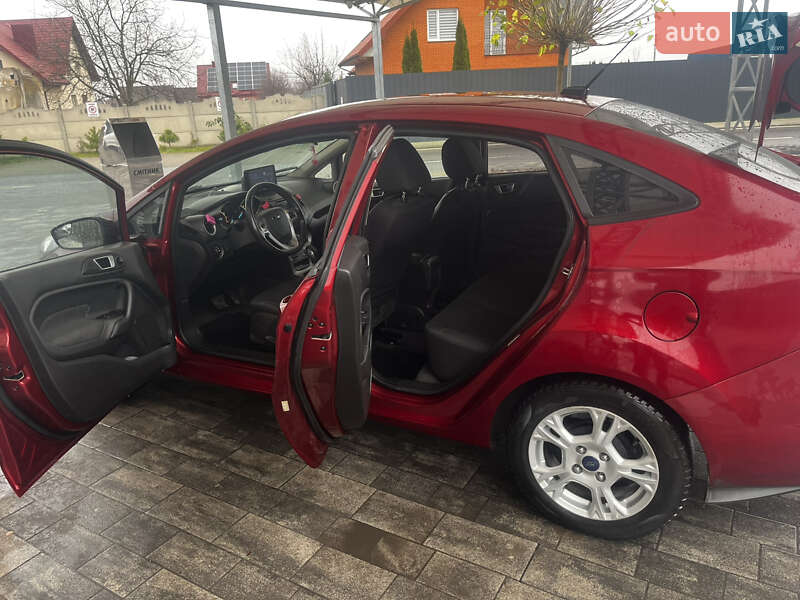 Седан Ford Fiesta 2014 в Луцке