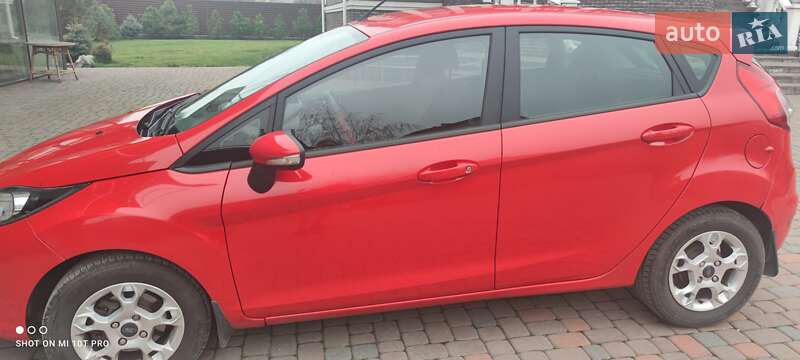 Хетчбек Ford Fiesta 2014 в Дніпрі