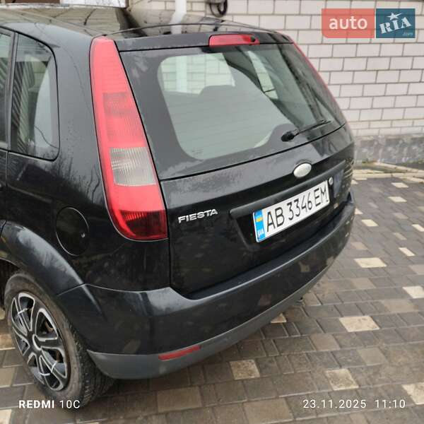 Хэтчбек Ford Fiesta 2004 в Вапнярке