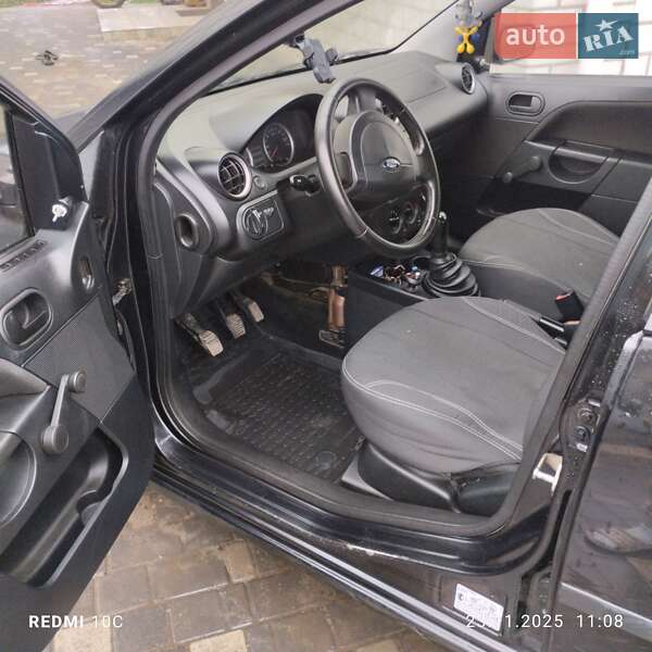 Хэтчбек Ford Fiesta 2004 в Вапнярке