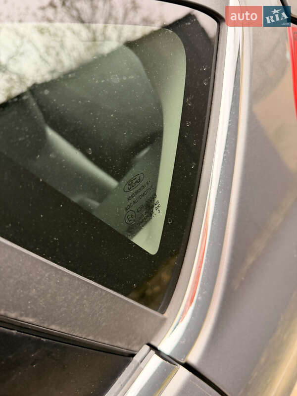 Хетчбек Ford Fiesta 2013 в Дніпрі