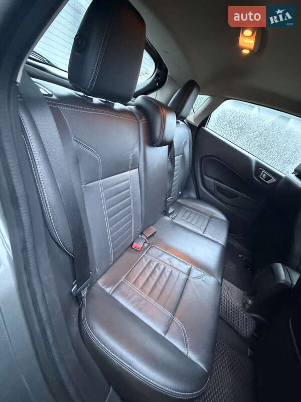 Хетчбек Ford Fiesta 2013 в Дніпрі