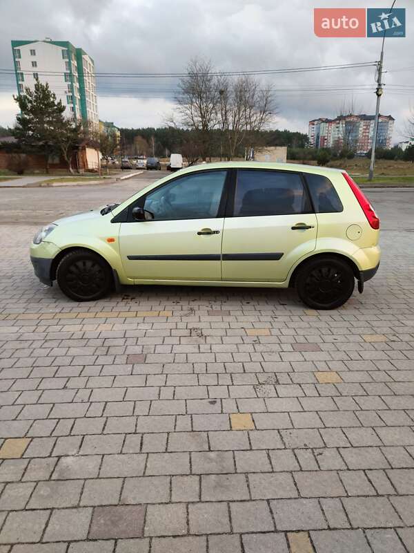 Хэтчбек Ford Fiesta 2007 в Вараше