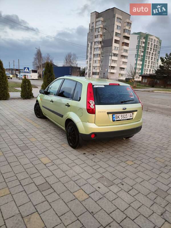 Хэтчбек Ford Fiesta 2007 в Вараше