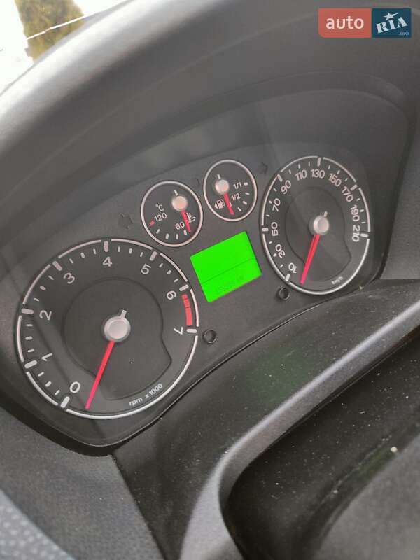 Хэтчбек Ford Fiesta 2007 в Вараше