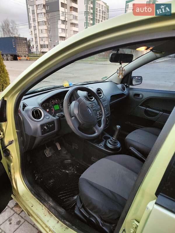 Хэтчбек Ford Fiesta 2007 в Вараше