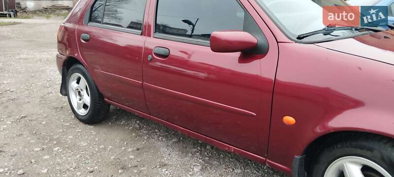 Хетчбек Ford Fiesta 1998 в Дніпрі