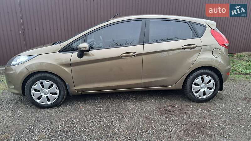 Хэтчбек Ford Fiesta 2012 в Чугуеве