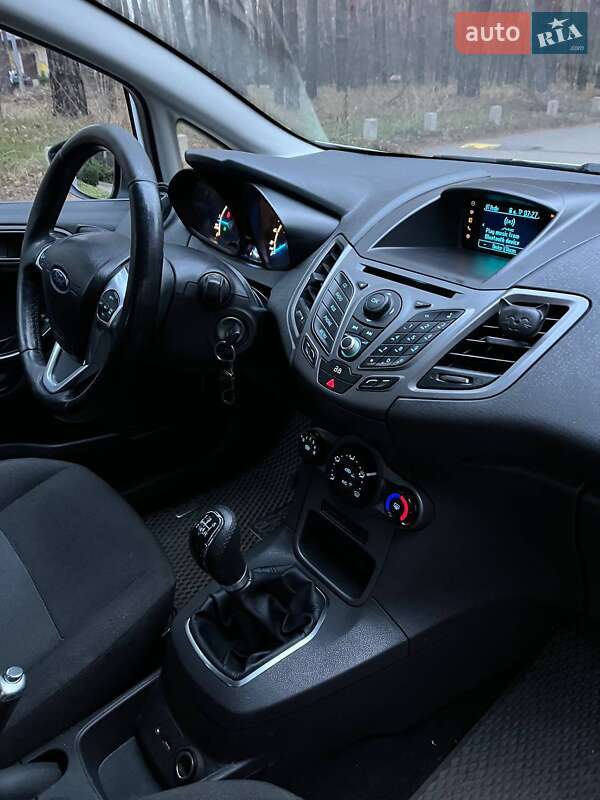 Хэтчбек Ford Fiesta 2013 в Новомосковске фото 24 Хэтчбек Ford Fiesta 2013 в Новомосковске