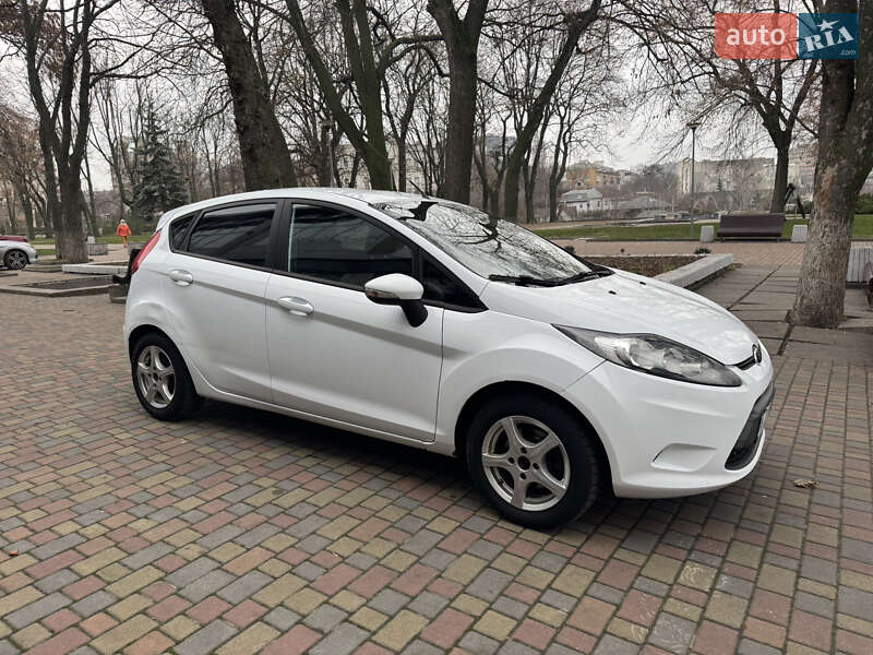 Хэтчбек Ford Fiesta 2011 в Черкассах