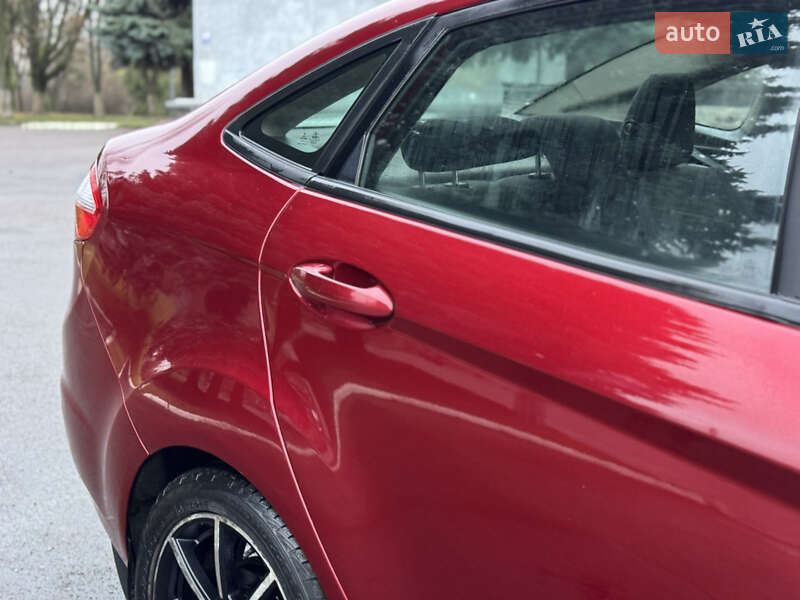 Седан Ford Fiesta 2014 в Рівному