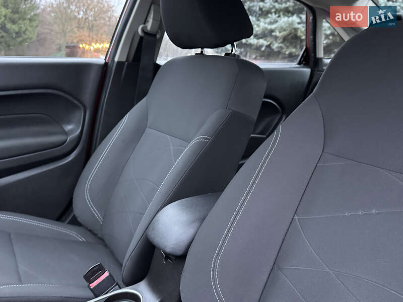 Седан Ford Fiesta 2014 в Рівному