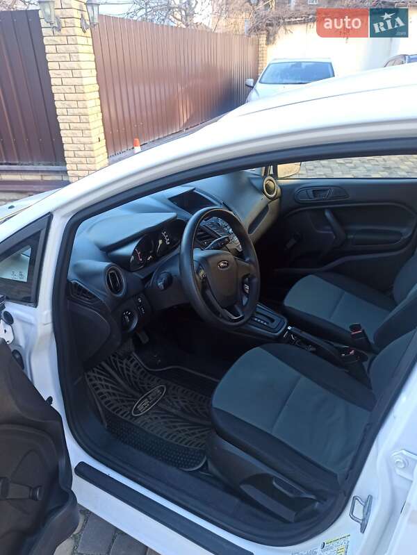 Хэтчбек Ford Fiesta 2015 в Виннице