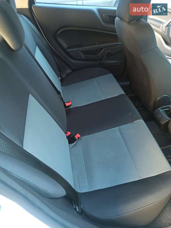 Хэтчбек Ford Fiesta 2015 в Виннице