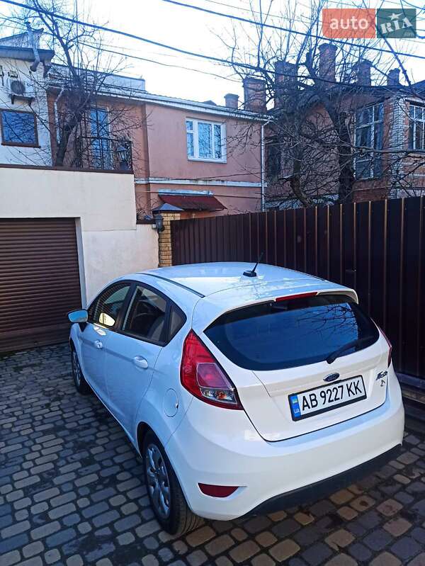 Хэтчбек Ford Fiesta 2015 в Виннице