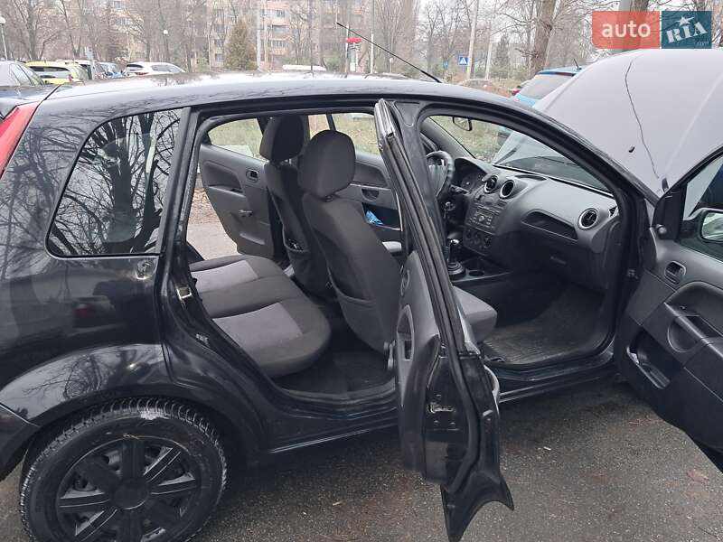 Хэтчбек Ford Fiesta 2006 в Киеве