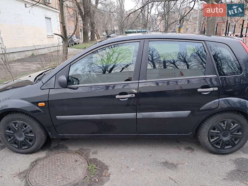 Хэтчбек Ford Fiesta 2006 в Киеве