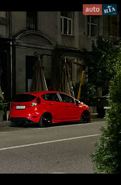 Хетчбек Ford Fiesta 2016 в Києві