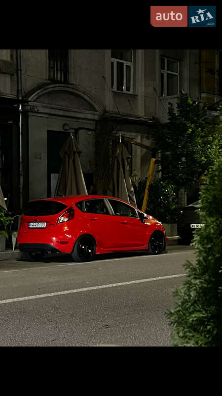 Хэтчбек Ford Fiesta 2016 в Киеве