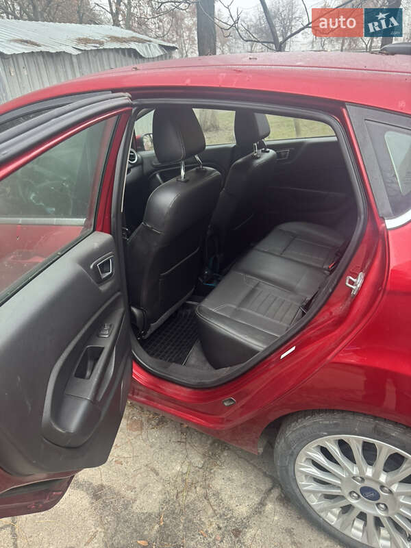 Хетчбек Ford Fiesta 2015 в Києві