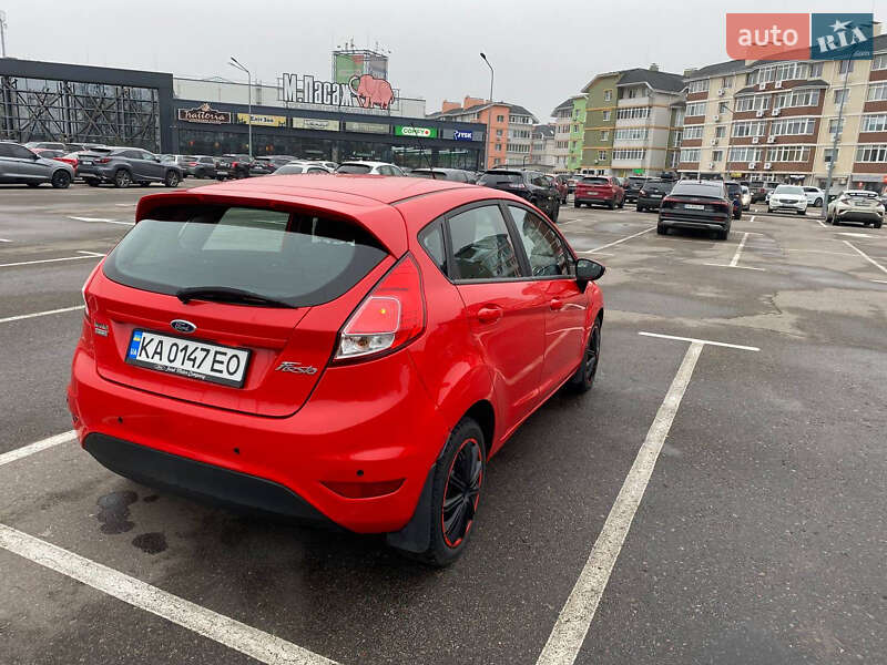 Хэтчбек Ford Fiesta 2014 в Гатном