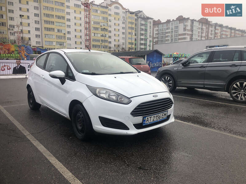 Хэтчбек Ford Fiesta 2013 в Ивано-Франковске