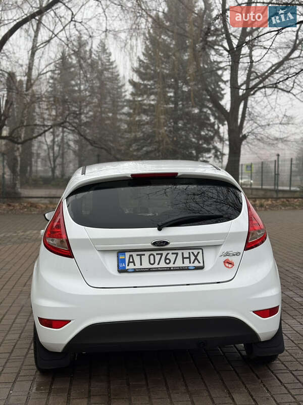 Хэтчбек Ford Fiesta 2011 в Долине
