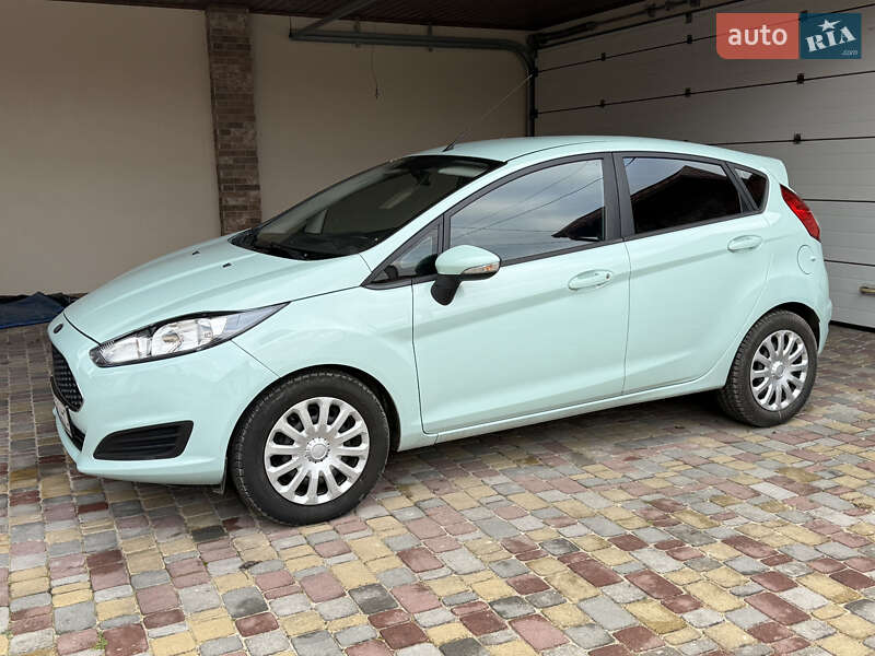 Хетчбек Ford Fiesta 2016 в Кам'янець-Подільському
