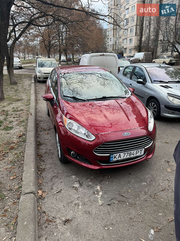 Хетчбек Ford Fiesta 2015 в Києві