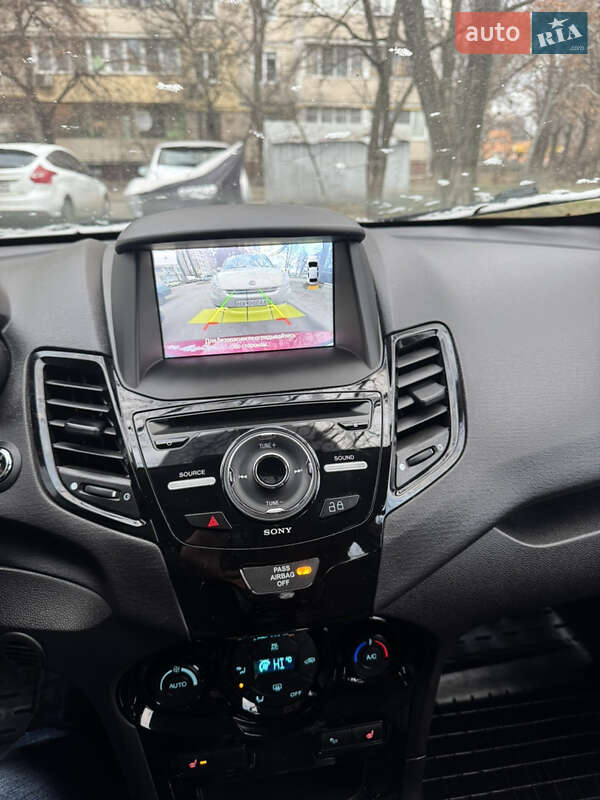 Хетчбек Ford Fiesta 2015 в Києві
