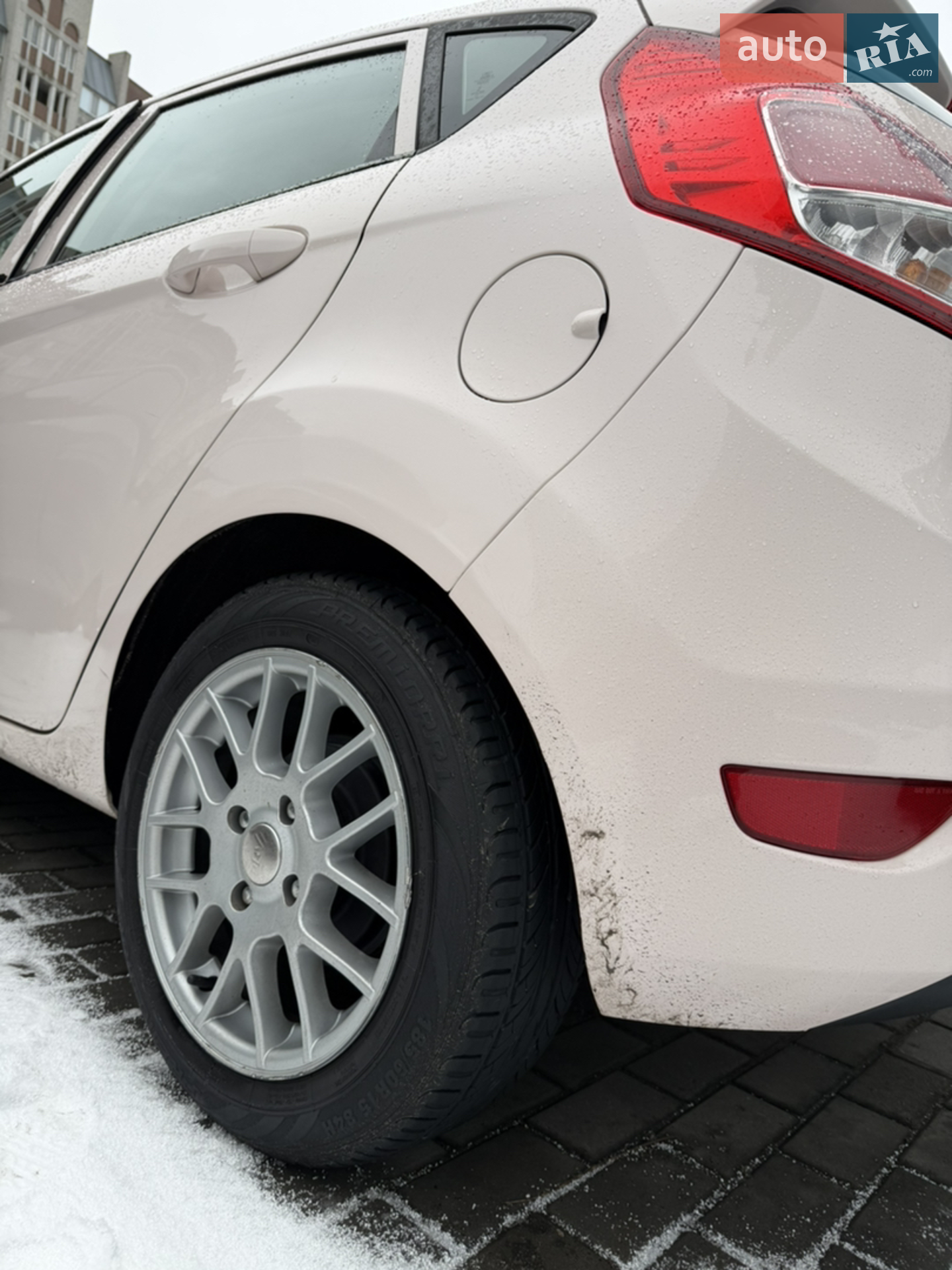 Ford Fiesta 2015 VIN 3FADP4TJ7GM127477 фото оголошення 5 з 17