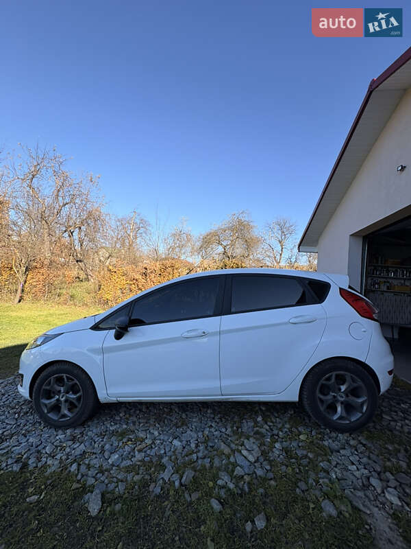 Хетчбек Ford Fiesta 2016 в Трускавці