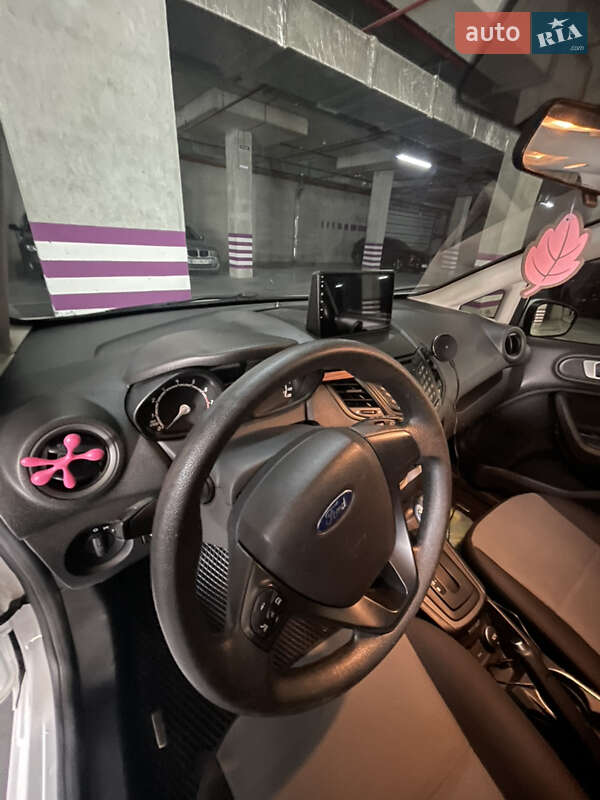 Хэтчбек Ford Fiesta 2016 в Львове
