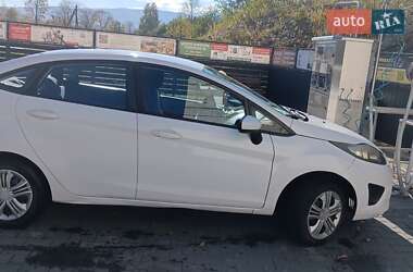 Седан Ford Fiesta 2012 в Сваляве
