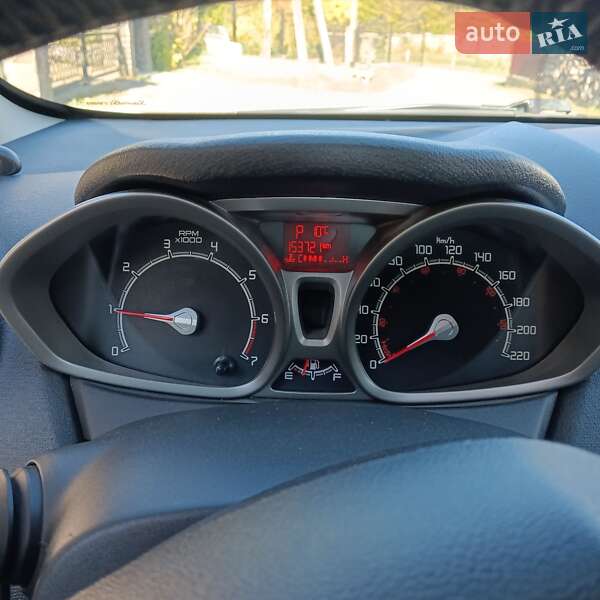 Седан Ford Fiesta 2012 в Сваляве