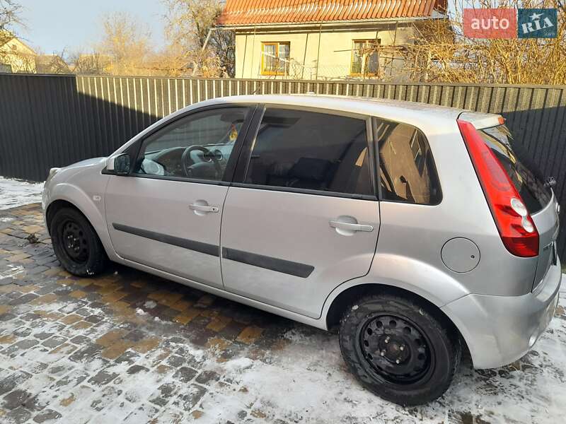 Хэтчбек Ford Fiesta 2008 в Ивано-Франковске