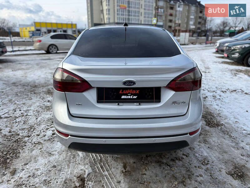 Седан Ford Fiesta 2015 в Коломые