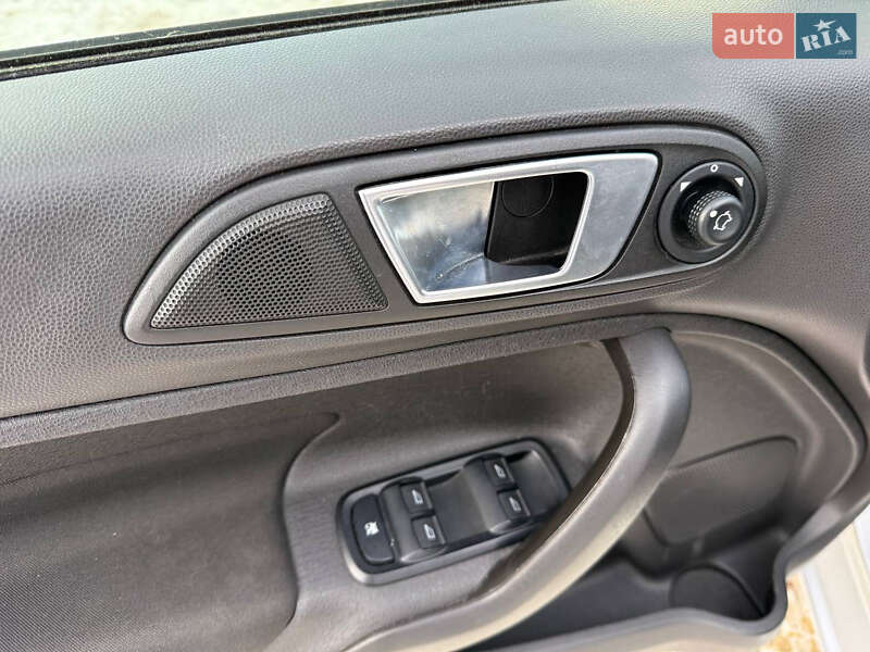 Седан Ford Fiesta 2015 в Коломые