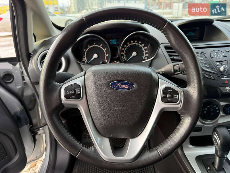 Седан Ford Fiesta 2015 в Коломые