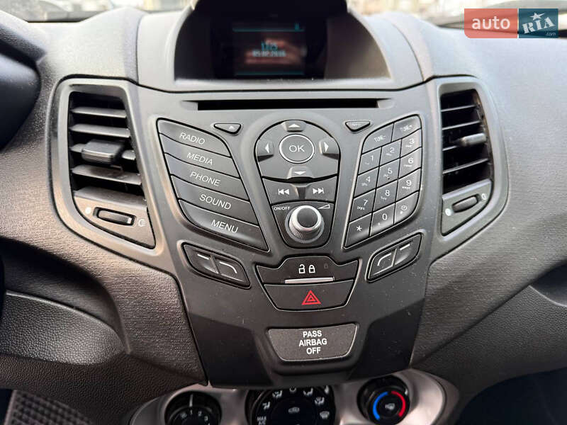 Седан Ford Fiesta 2015 в Коломые