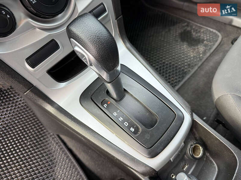 Седан Ford Fiesta 2015 в Коломые