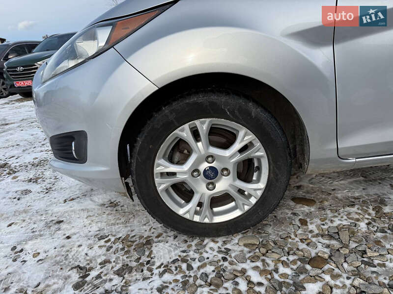Седан Ford Fiesta 2015 в Коломые