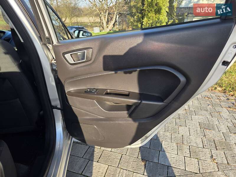 Хетчбек Ford Fiesta 2015 в Києві