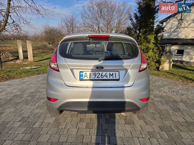 Хетчбек Ford Fiesta 2015 в Києві