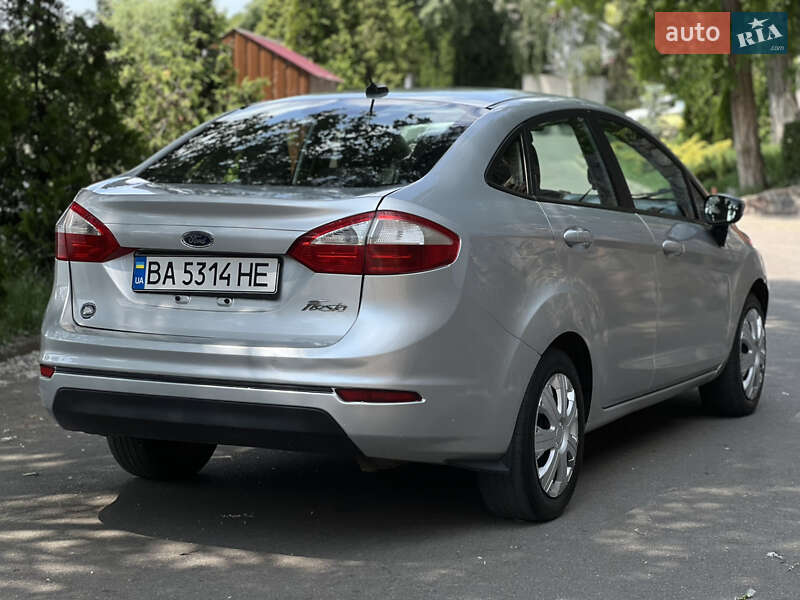 Седан Ford Fiesta 2015 в Кропивницком