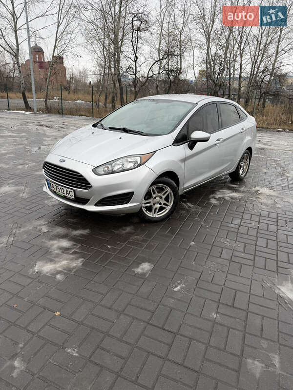 Седан Ford Fiesta 2017 в Днепре