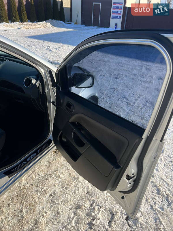 Хэтчбек Ford Fiesta 2006 в Тернополе