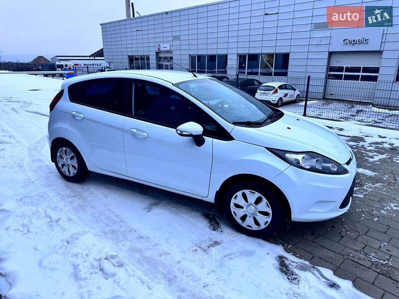 Хэтчбек Ford Fiesta 2011 в Ивано-Франковске